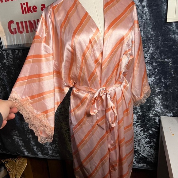 Victoria Secret Robe - Picture 2 of 5
